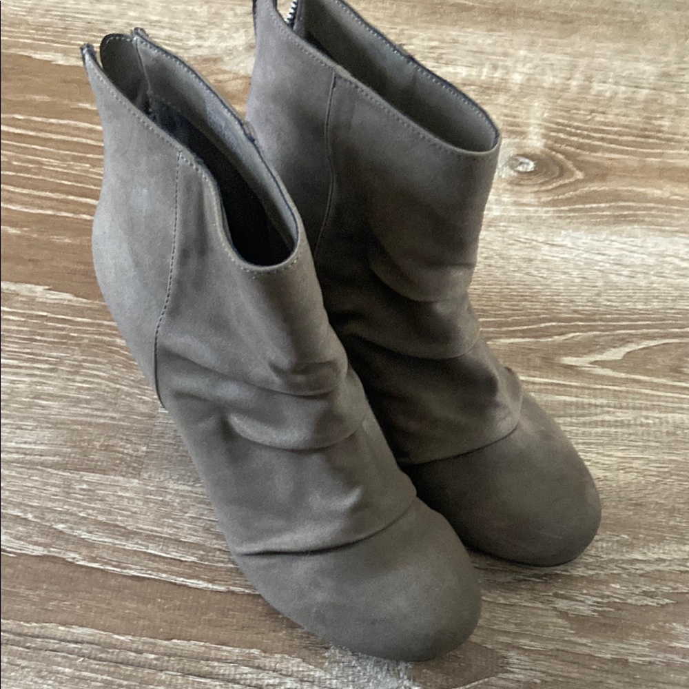 Women's Gray Ankle Boots